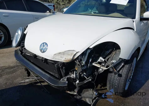 2013 Volkswagen Beetle 2.5L z USA, uszkodzony, nr VIN 3VW5P7AT8DM832575